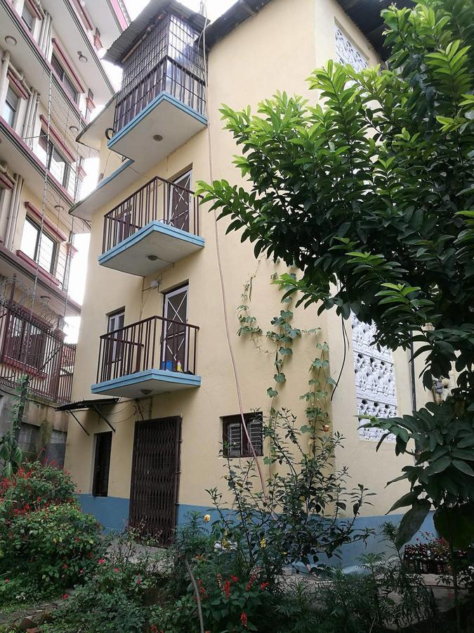 Хостел The Nepali Hive Катманду Экстерьер фото